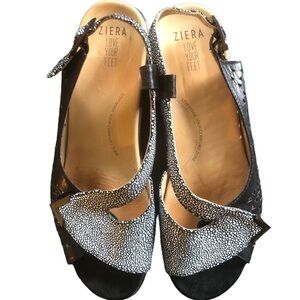 Ziera Emma Black Stingray Adjustable Strap Comfort Sandals Sz 39/8.5 Speckled